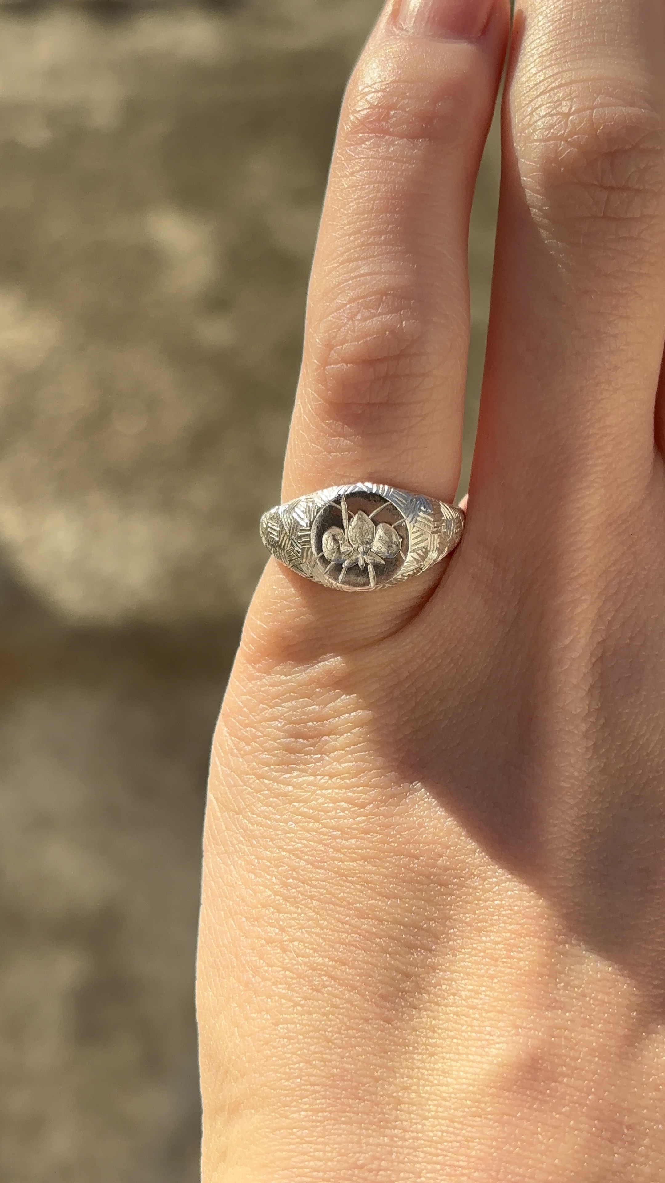 Signet ring 0.1