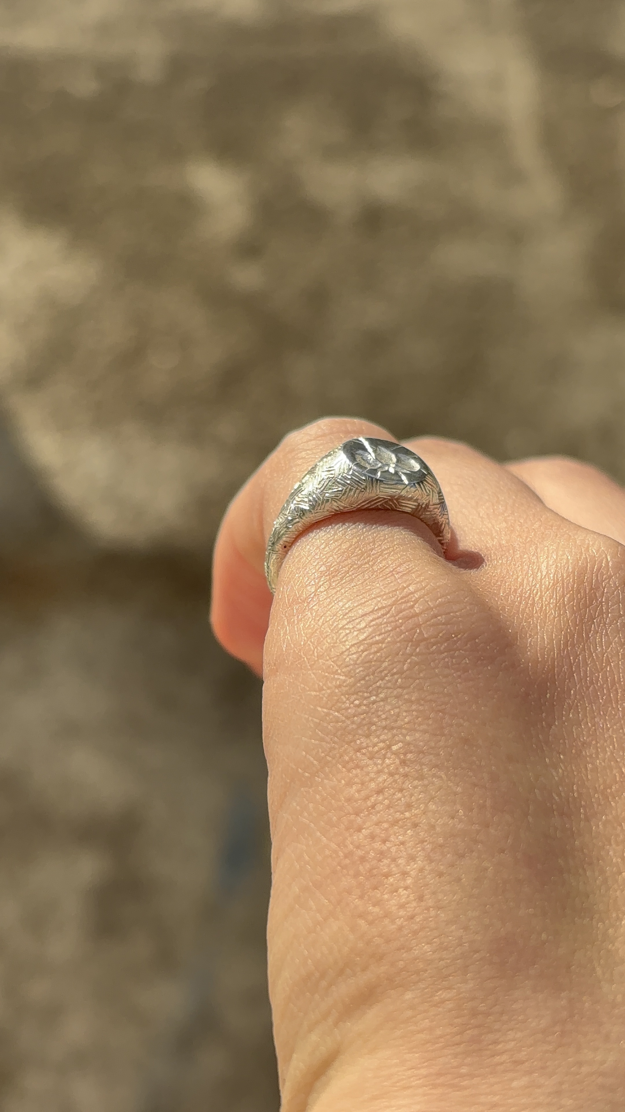 Signet ring 0.1