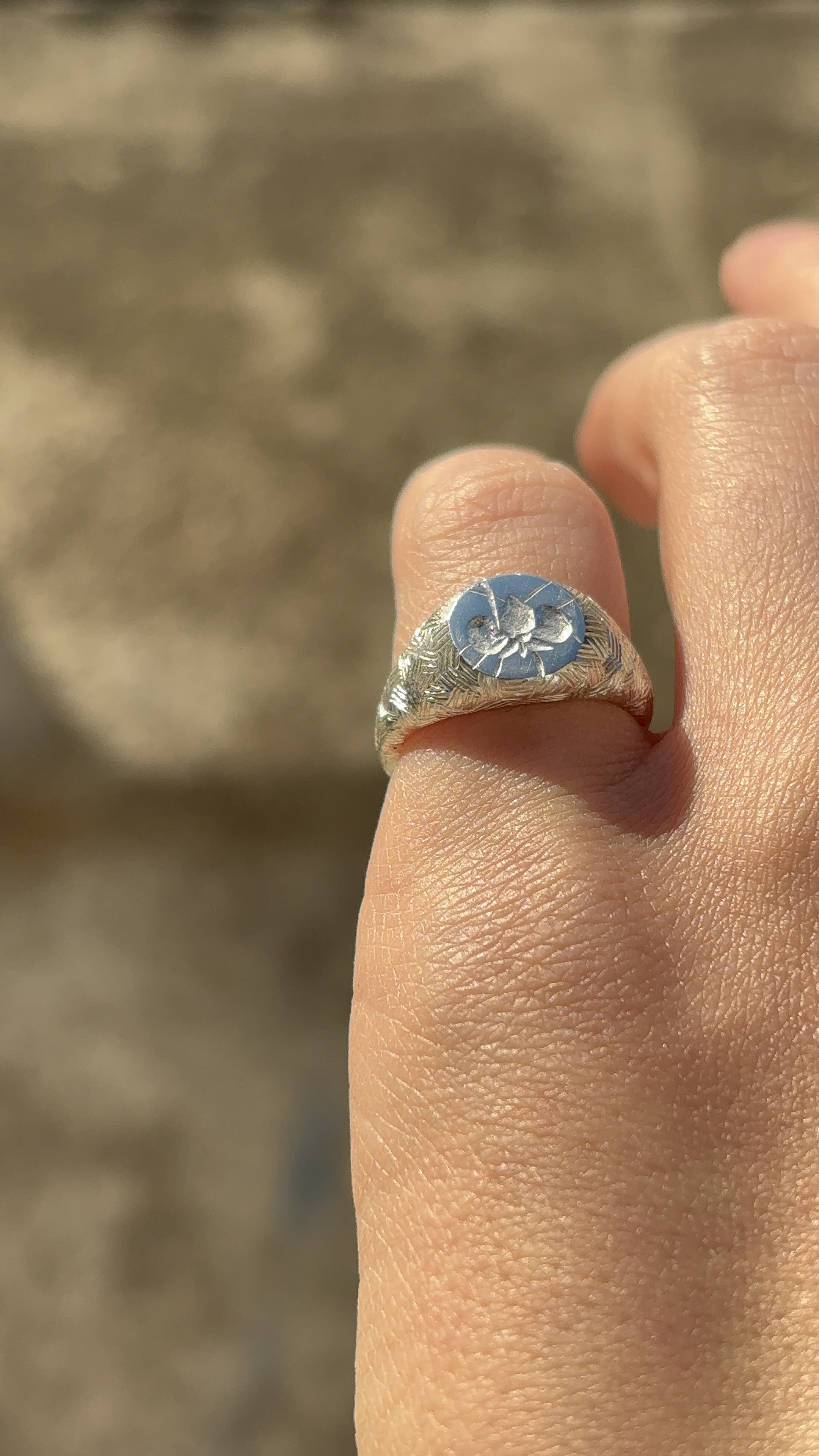Signet ring 0.1