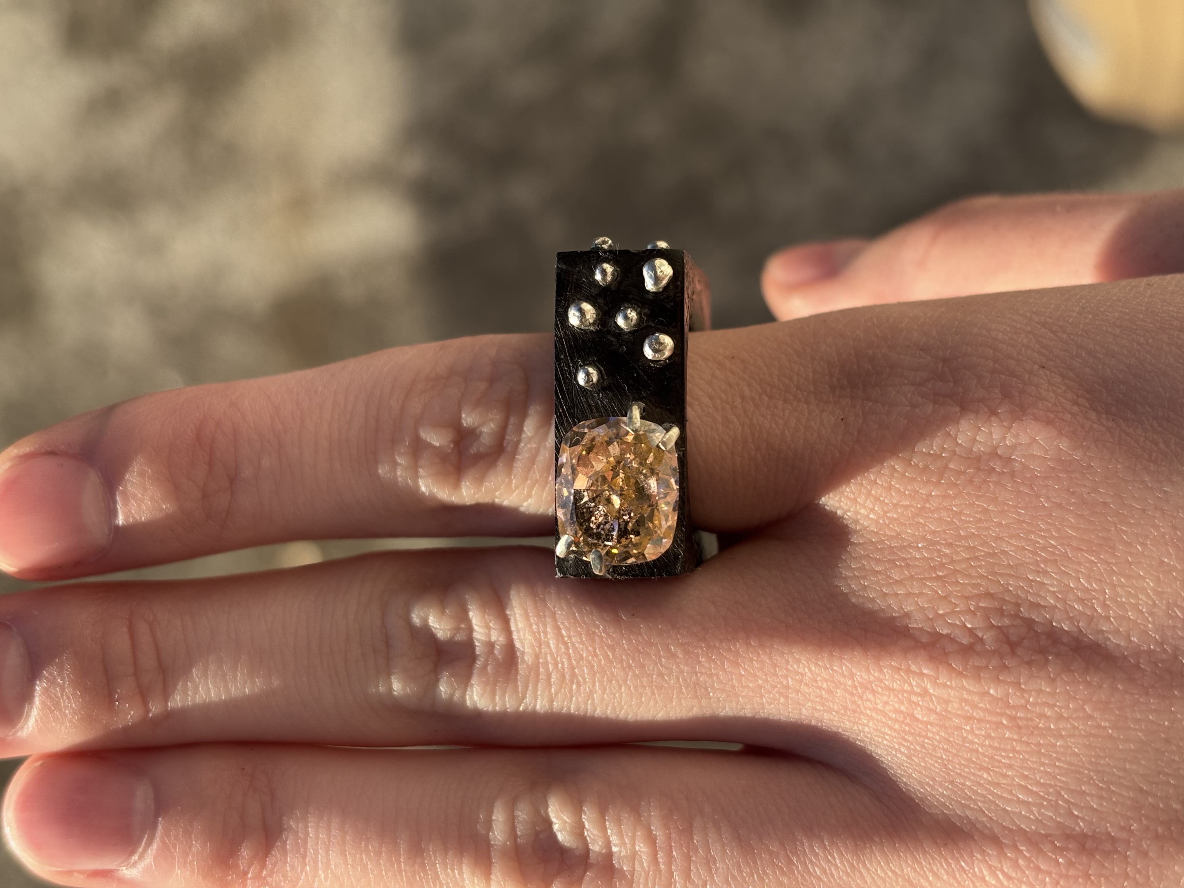 Sculptural ring 0.4